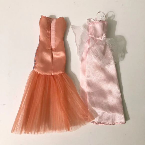 Assorted Lot of  Dolls Dresses Barbie and Other Clothing - Picture 3 of 15